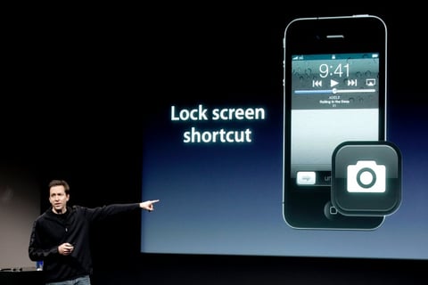 El nuevo iPhone 4S tiene una cámara con un sensor de mayor resolución que el modelo previo.