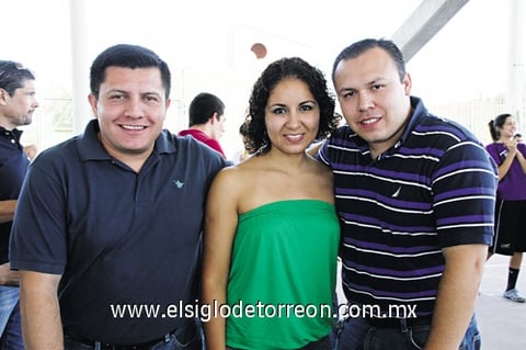 02102011 , Lucy, Valeria, Gaby y David Páez.