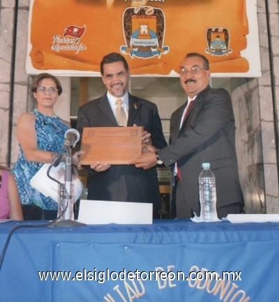 02102011 María de Lourdes Sandoval Rivas, Dr. Raúl Uriel Medina Martínez y Lic. Manuel Martínez Gallegos.