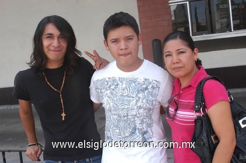 02102011  de Ramírez y Gabriela Ramírez.