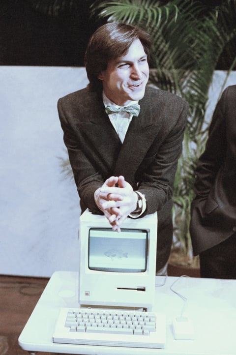 'La brillantez, la pasión y la energía de Steve fueron la fuente de incontables innovaciones que enriquecen y mejoran todas nuestras vidas', expresó Apple. 'El mundo es inconmensurablemente mejor debido a Steve'.