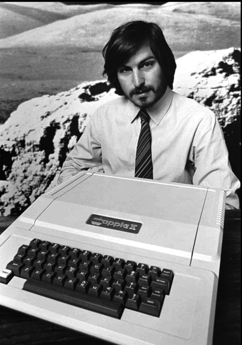 'Nos entristece profundamente anunciar que Steve Jobs falleció hoy', dijo la empresa en un escueto comunicado.