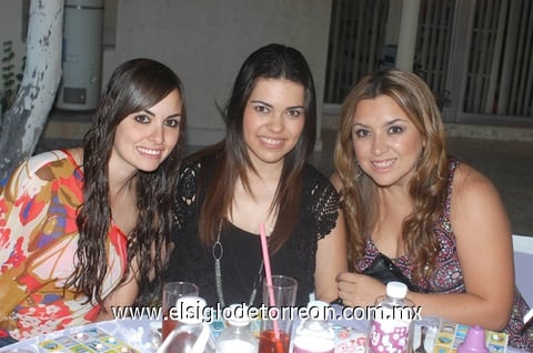 05102011  Jaidar, Gilda Berrueto y Karina Ortiz.