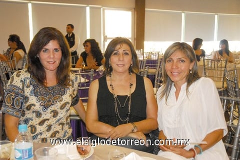 10102011  Dávila, Camis Lozoya y Patricia Zúñiga.