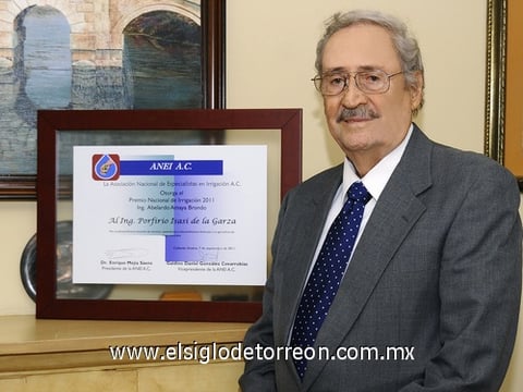 12102011  Isai de la Garza recibió Premio Nacional de Irrigación.