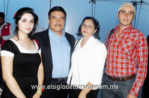 13102011  Ortega, Miguel Ortega, Jessie de Ortega y José Miguel Ortega.