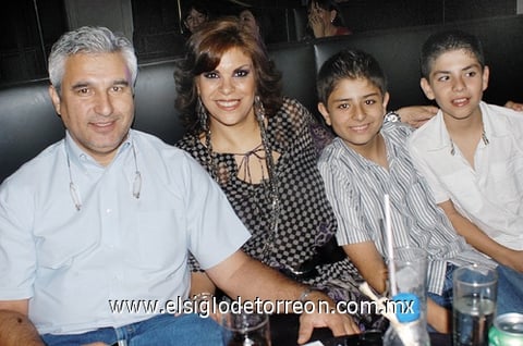 16102011  González, Claudia Vargas, Daniel y Sebastián Barrera.
