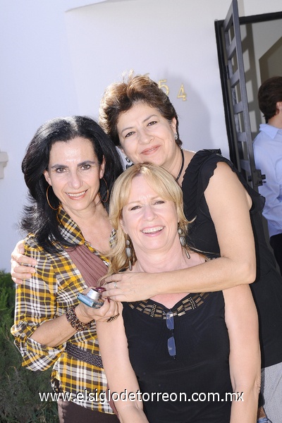 17102011  María, Adela y Ana Cecilia.