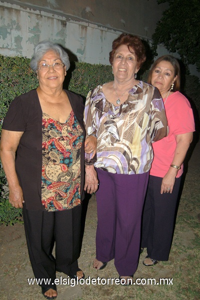 19102011 Salazar, Mague de Ávalos y Cuquis Delgadillo.