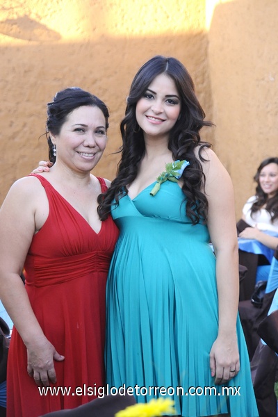 20102011 Sánchez fue la anfitriona del festejo de canastilla de Alejandra Chávez.
