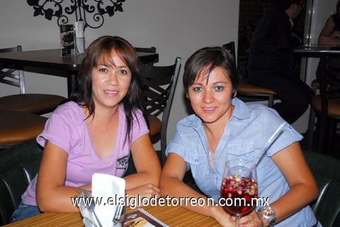 Nancy García e Itze Soberón.