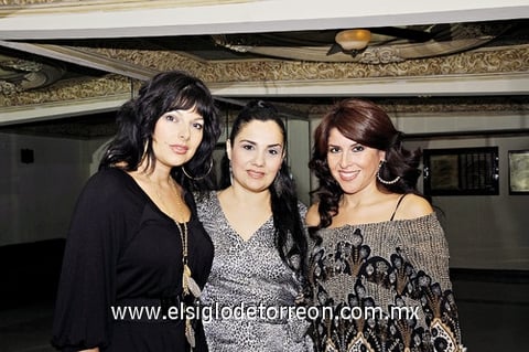 24102011  Gaby y Elisa.