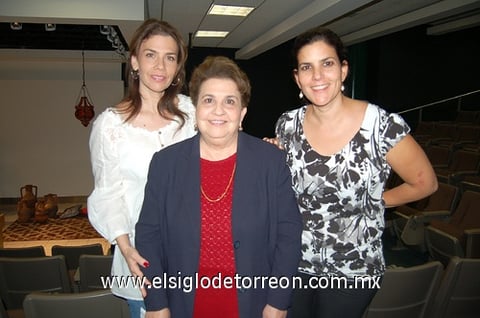 24102011 Villegas, Rosy Ortega y Martha Huitrón.