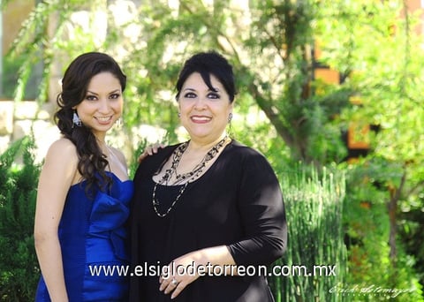 22102011  junto a una de las organizadoras, Sra. Elsa Leal Gil.
