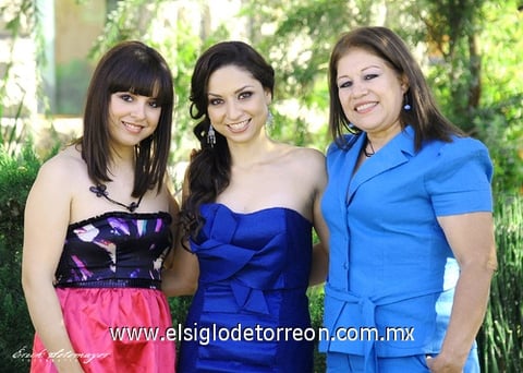 22102011 y Ariana Cabral, y Sra. Mary López.