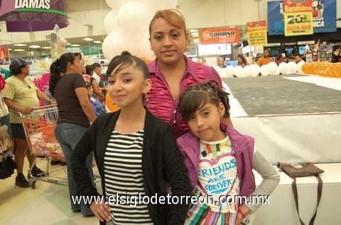 25102011  Reyes y Gloria Armendáriz.