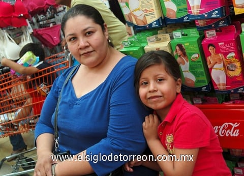 25102011 , Scarlet y Daniela.