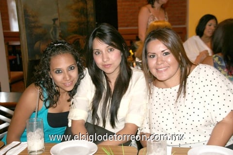27102011  Balderas Hernández, Wendy Arreola González y Fabiola Ávila Palma.