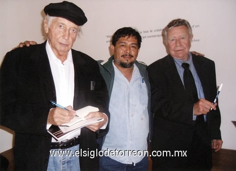 30102011  lagunero Rafael Aguirre junto al escritor argentino Julio Fickr y el pintor mexicano Manuel Felguerez, en la Casa de México en París, durante el homenaje a Manuel Felguerez.