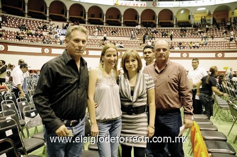 01112011 Ramírez, María del Pilar Cabarga, Maritere Villarreal y Ricardo Aguilera.