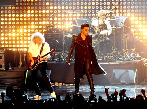 Ante la duda de si el cantante Paul Rodgers, que entre 2005 y 2009 salió de gira y publicó un disco con la banda, pondría su voz ayer, ésta quedó despejada cuando Queen sorprendió a todos cuando subió al escenario del Oddyssey con Adam Lambert, de American Idol.