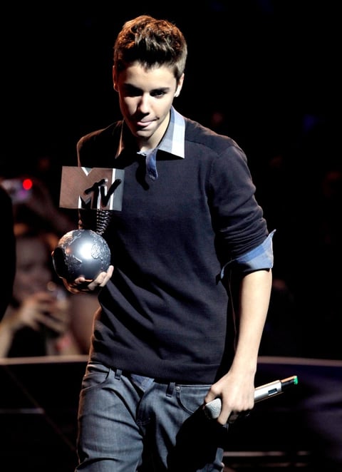 Para deleite de las adolescentes, también logró dos premios Justin Bieber, el de Mejor Artista Pop y Mejor Artista Masculino.