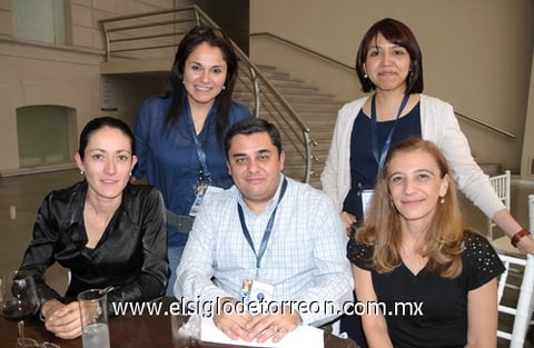 06112011  Pacheco, Héctor Flores, Angie Romo, Raquel Martínez y Janette Mancilla.