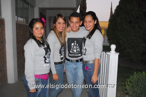 08112011 , Lorena, Jesús y Mayra.