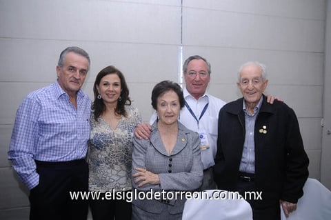 11112011  Malu, Sandy, Julián y Tomás.