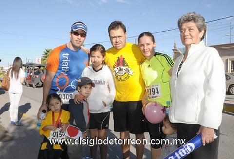 11112011 , Emiliano, Camilo, Cecilia, Luigui, Adriana y Ana Sofía.