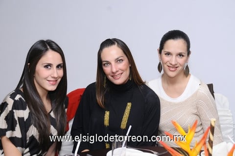 14112011  Cervantes, Elizabeth Zertuche y Maru Córdova.