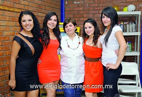 13112011  Muñoz, Samantha Muñoz, Rita Yáñez, Sara Loza y Anahí Sánchez, en el festejo de tercer aniversario de la Academia de baile Reducet.