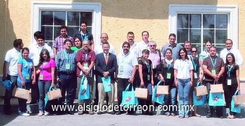 13112011  del Colegio de Médicos Veterinarios Zootecnistas especialistas en especies menores, asistieron al curso de oftalmología en pequeñas especies.