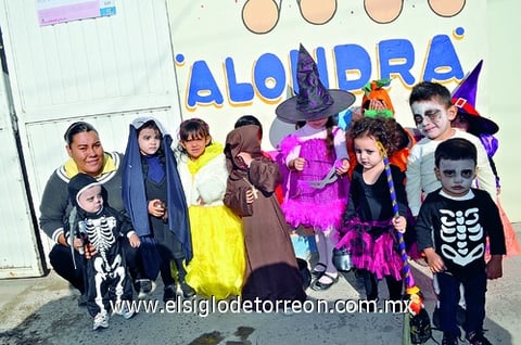 13112011  de una estancia infantil disfrutaron de una convivencia a la que acudieron disfrazados.