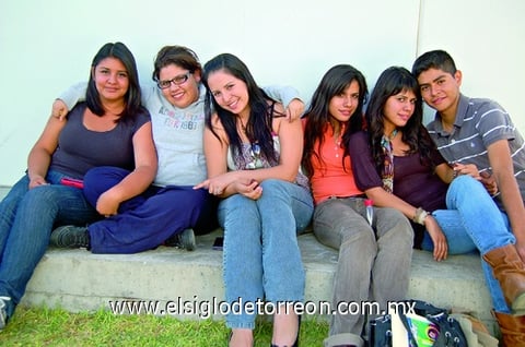 13112011 , Karla, Giovana, Noemí, Eunice y Alejandro.