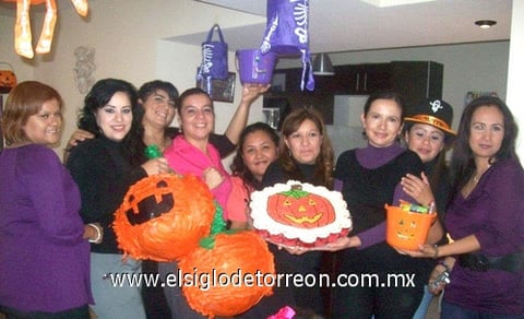 14112011 , Yanett, Gabriela, Irma, Leonor, Tania, Laura, Judith y Rosa, ex compañeras de la Secundaria ETI 1, en reciente festejo.