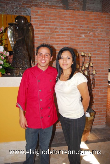 Mario Pocoroba y Angie López.