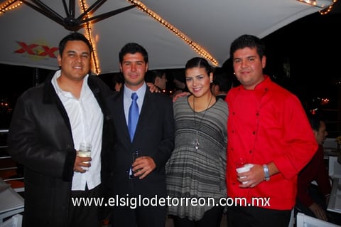 16112011  Aguirre, Miguel, Mariana y Fer Orozco.