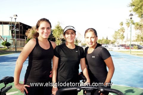 18112011  Beto, Lupita y Norma.