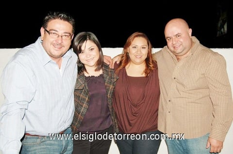 18112011  Salas, Diana de Salas, Ariel Pérez y Gabriel Estrada.