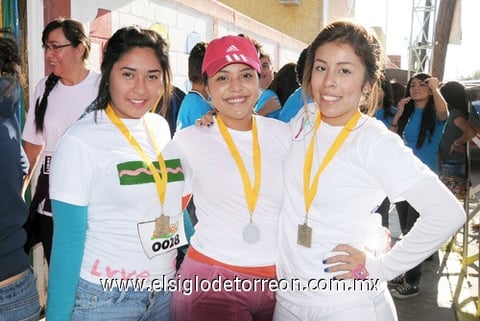 18112011  Romo, Yazmín Carrillo y Andrea Torres.