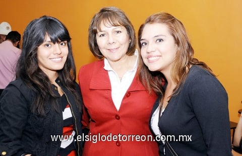 19112011 ZAYNE , Lorena y Cinthia.