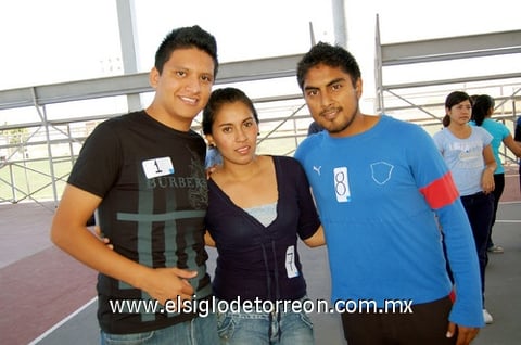 19112011 CARLOS , Miriam y Jaret.
