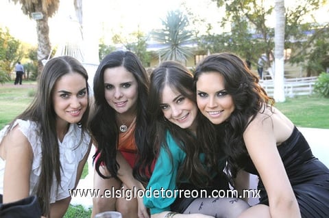 Ale, Maru, Mariángela y Cassandra.