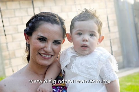 Alejandra Jaik y su hijo Jesús Abraham.