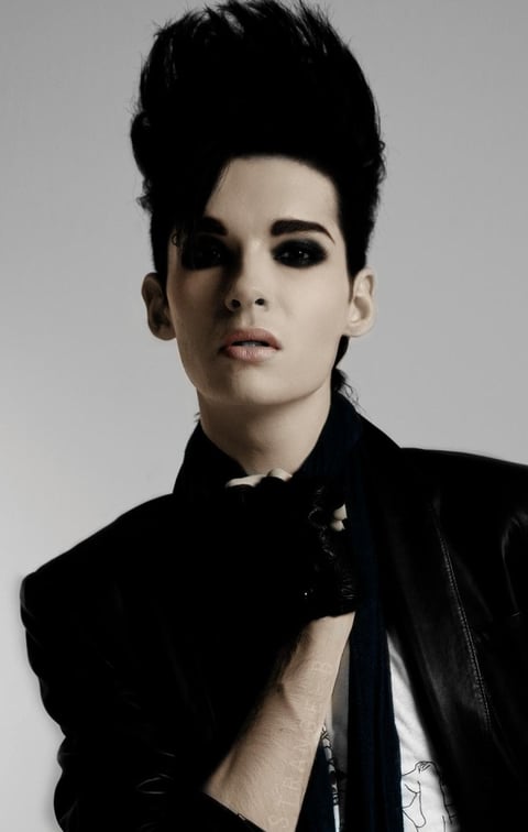 BILL KAULITZ Vocalista de Tokio Hotel, cuestionado pocas veces por su aparecía.