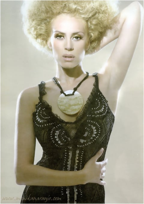 MONICA NARANJO Esta cantante muestra características andròginas.