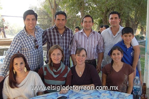 22112011 RODRIGO , Efrén, Rafa, Jaime, Francisco, Aireth, Meyer, Vero y Piry.