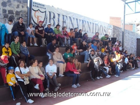 20112011 LOS ESPECTADORES  en espera de los corredores.