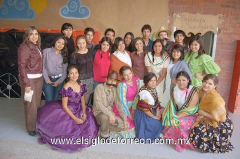 20112011 ESTUDIANTES  de preparatoria de la UVM representando La Hacienda de San Andrés.